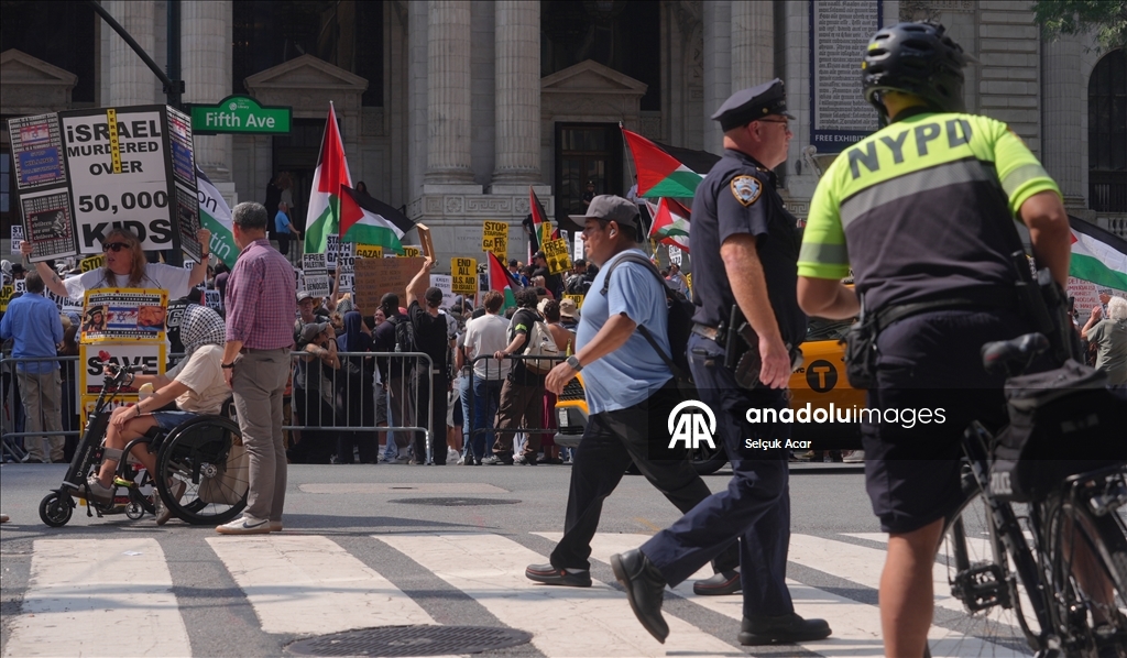 В Нью-Йорке прошла акция протеста против голода и убийства сотрудников СМИ в Газе