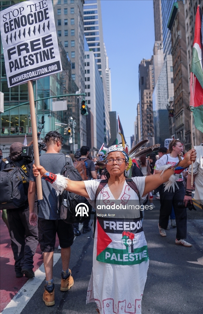 В Нью-Йорке прошла акция протеста против голода и убийства сотрудников СМИ в Газе