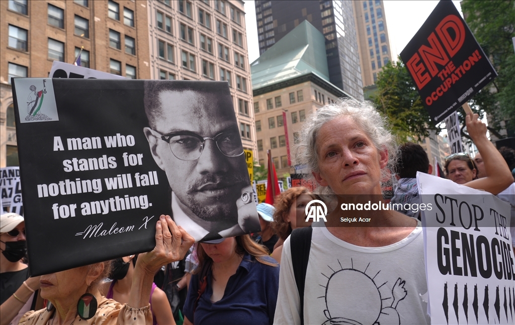В Нью-Йорке прошла акция протеста против голода и убийства сотрудников СМИ в Газе