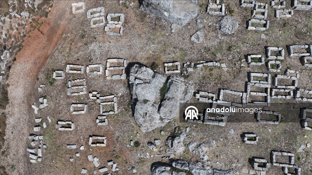 Four Roman-era tombs revealed during excavations at Antalya's ancient city of Silyon