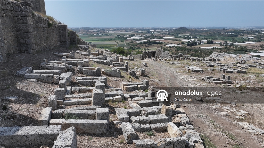 Four Roman-era tombs revealed during excavations at Antalya's ancient city of Silyon