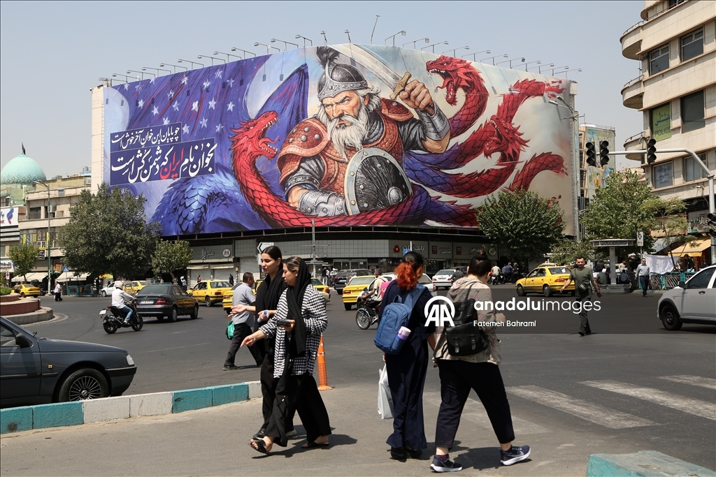 Huge anti-US banner goes up in Tehran
