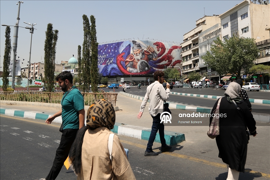 Huge anti-US banner goes up in Tehran