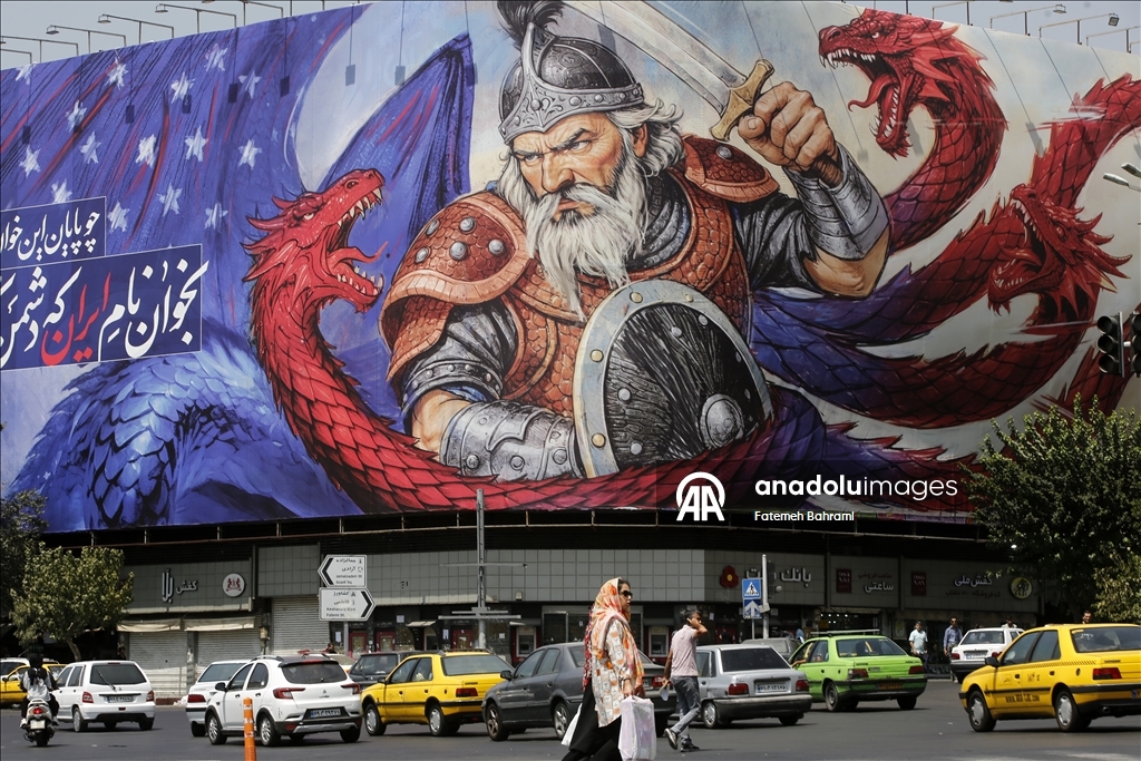 Huge anti-US banner goes up in Tehran