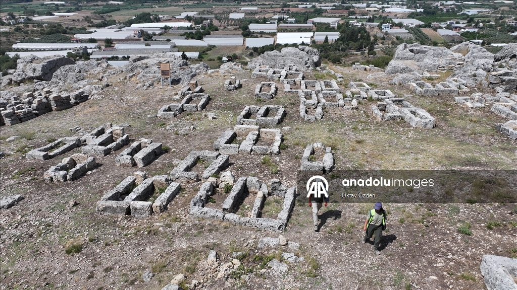 Four Roman-era tombs revealed during excavations at Antalya's ancient city of Silyon