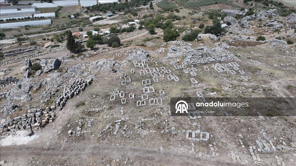 Four Roman-era tombs revealed during excavations at Antalya's ancient city of Silyon