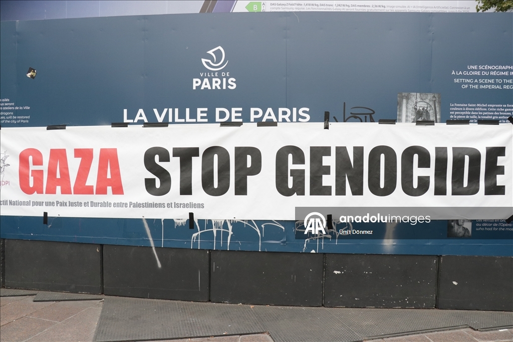 Paris'te İsrail'in açlığı dayattığı Gazze'ye destek gösterisi düzenlendi