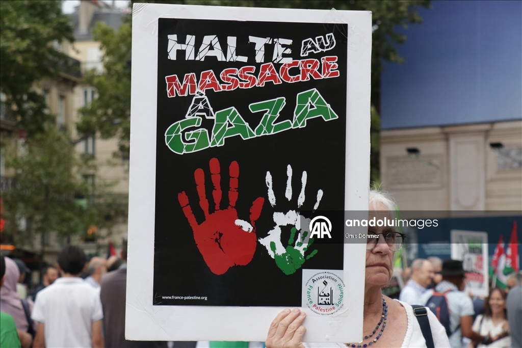 Paris'te İsrail'in açlığı dayattığı Gazze'ye destek gösterisi düzenlendi