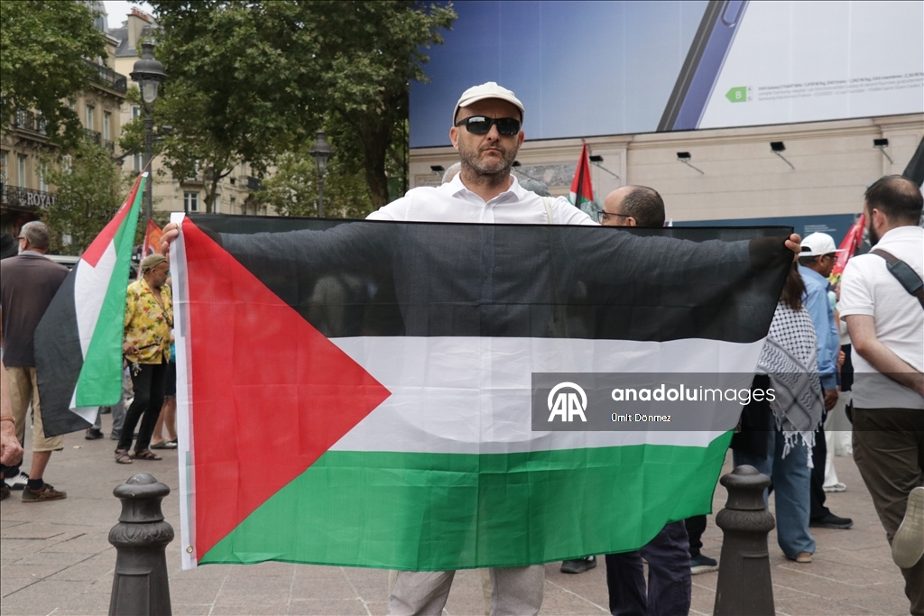 Paris'te İsrail'in açlığı dayattığı Gazze'ye destek gösterisi düzenlendi