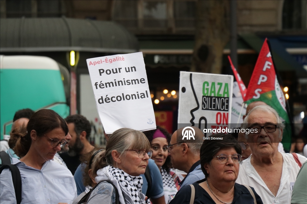 Paris'te İsrail'in açlığı dayattığı Gazze'ye destek gösterisi düzenlendi