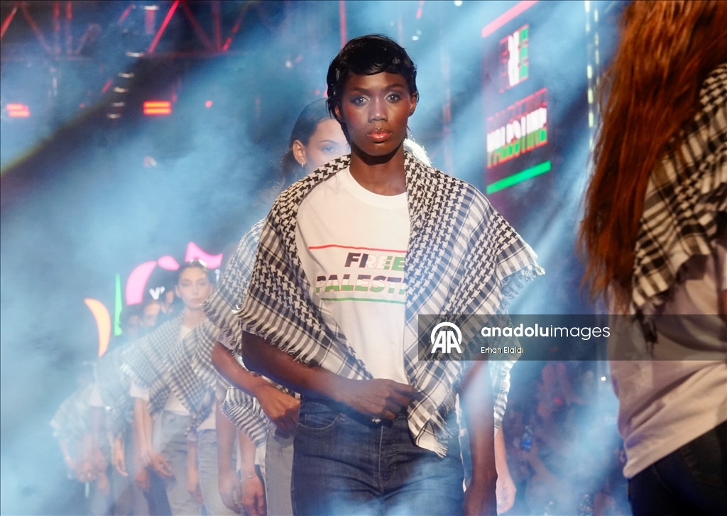 Models show support for Palestinians at Laleli Fashion Shopping Festival in Istanbul