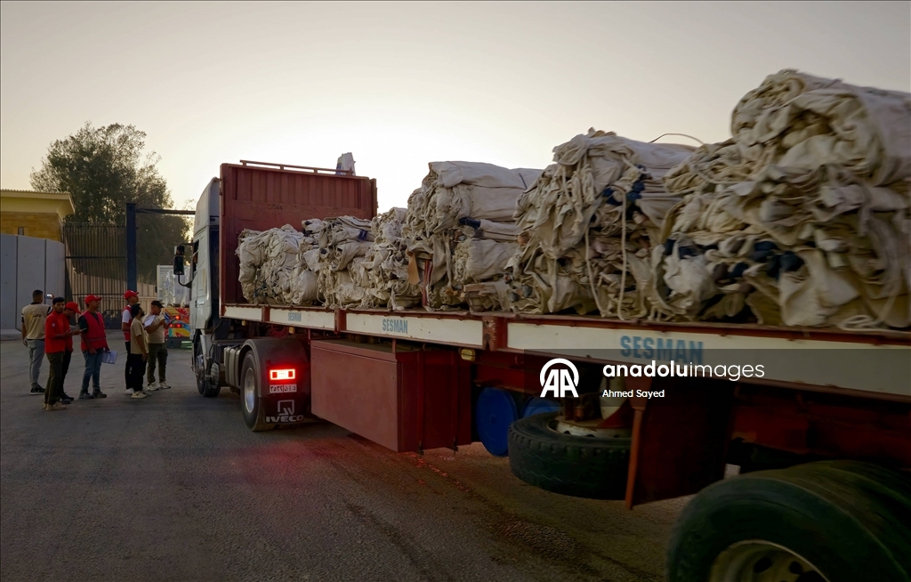 İnsani yardım taşıyan tırlar Gazze'ye giriş yaptı