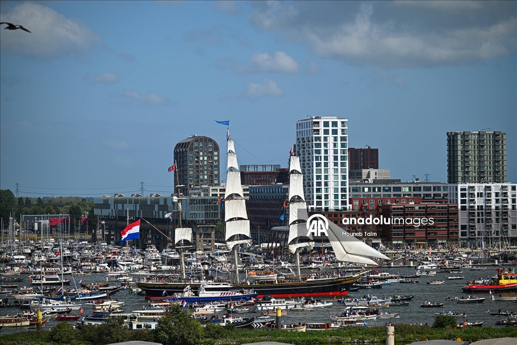 Amsterdam’da 750. yıl kutlamaları kapsamında 10 binden fazla gemi şehre giriş yaptı