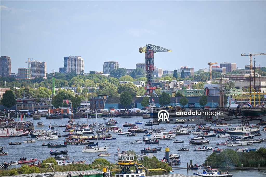 Amsterdam’da 750. yıl kutlamaları kapsamında 10 binden fazla gemi şehre giriş yaptı