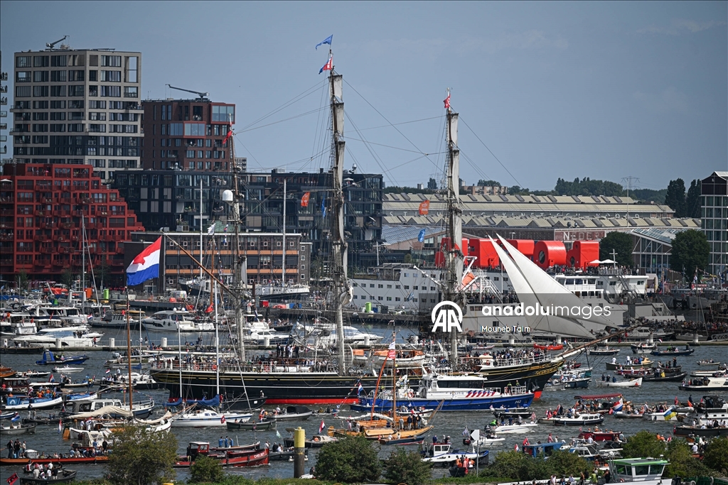 Amsterdam’da 750. yıl kutlamaları kapsamında 10 binden fazla gemi şehre giriş yaptı
