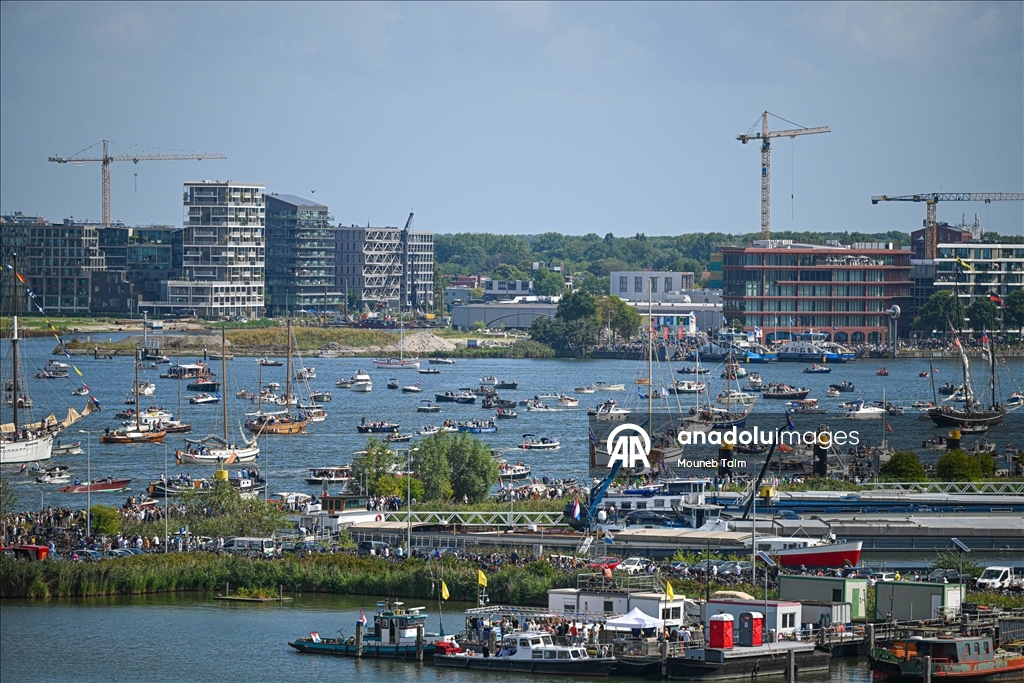 Amsterdam’da 750. yıl kutlamaları kapsamında 10 binden fazla gemi şehre giriş yaptı
