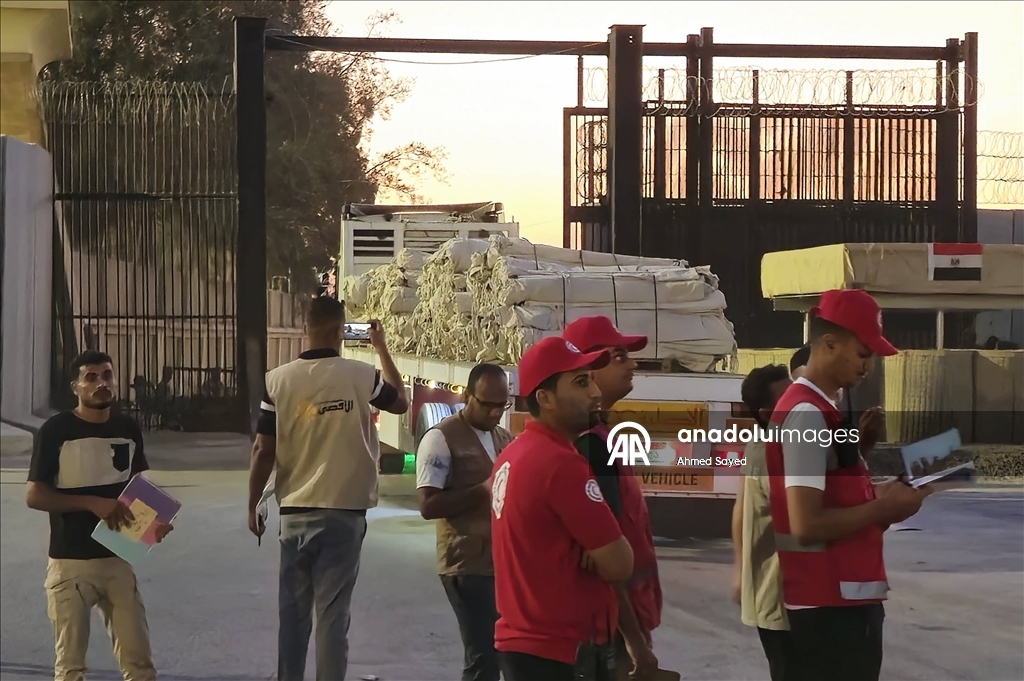 İnsani yardım taşıyan tırlar Gazze'ye giriş yaptı