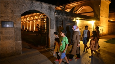 Edirne'deki Sağlık Müzesi gece saatlerinde de ziyaretçilerini ağırlıyor