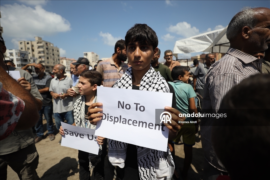 وقفة احتجاجية في غزة تطالب بوقف حرب الإبادة وخطط احتلال المدينة