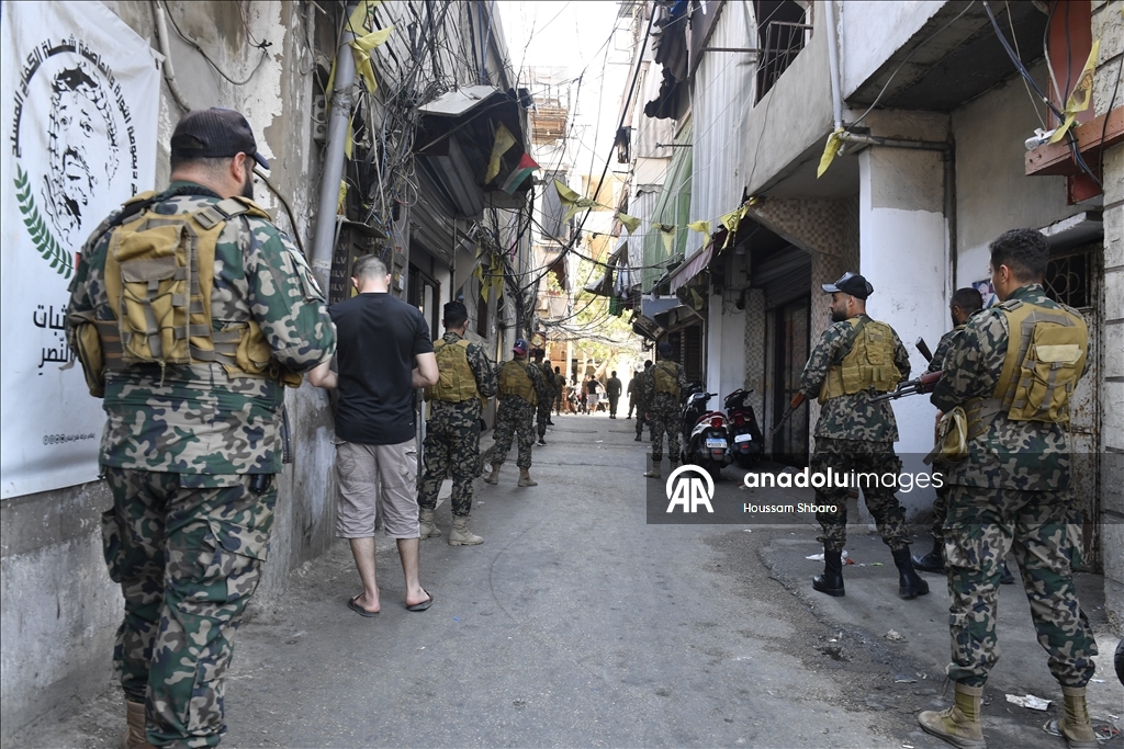 جيش لبنان يبدأ تسلم سلاح الفصائل الفلسطينية في مخيم برج البراجنة