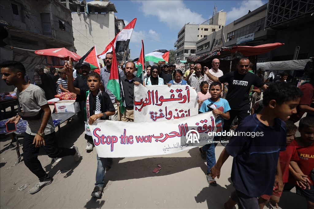 وقفة احتجاجية في غزة تطالب بوقف حرب الإبادة وخطط احتلال المدينة