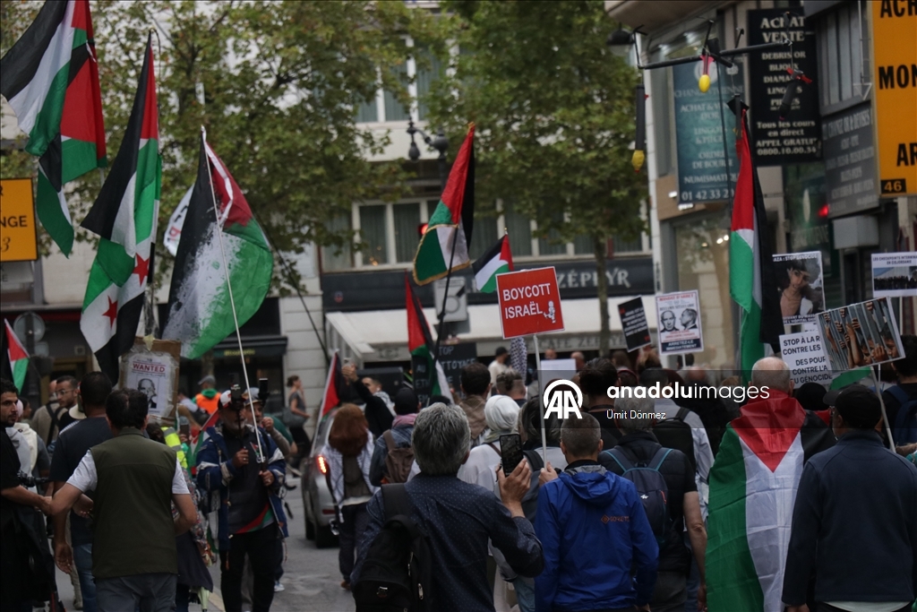 Paris'te İsrail'in Gazze'ye yönelik devam eden saldırıları protesto edildi