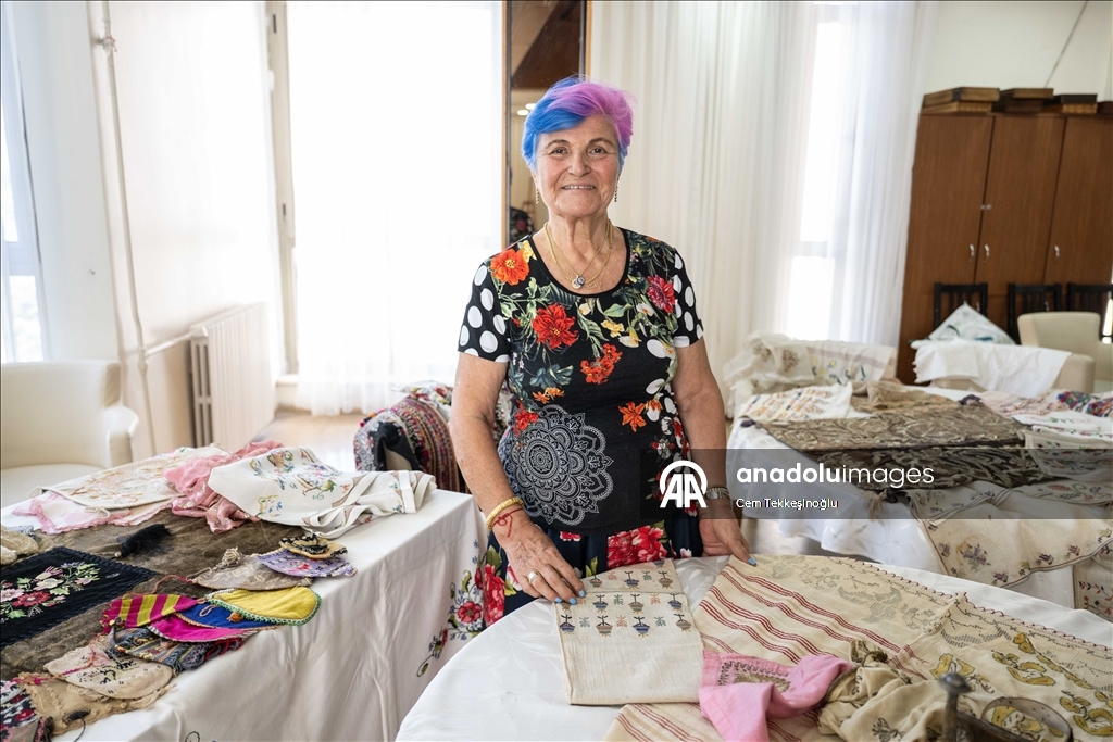 Huzurevi sakinleri sandıklarını açtı, birbirinden değerli parçalar gün yüzüne çıktı