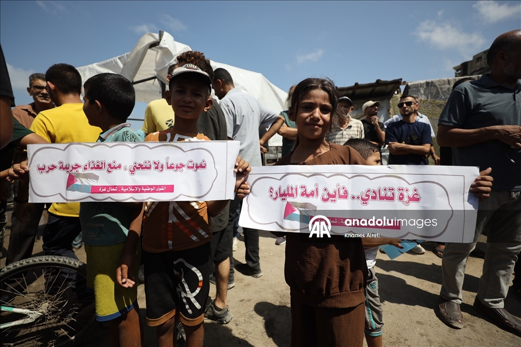 وقفة احتجاجية في غزة تطالب بوقف حرب الإبادة وخطط احتلال المدينة