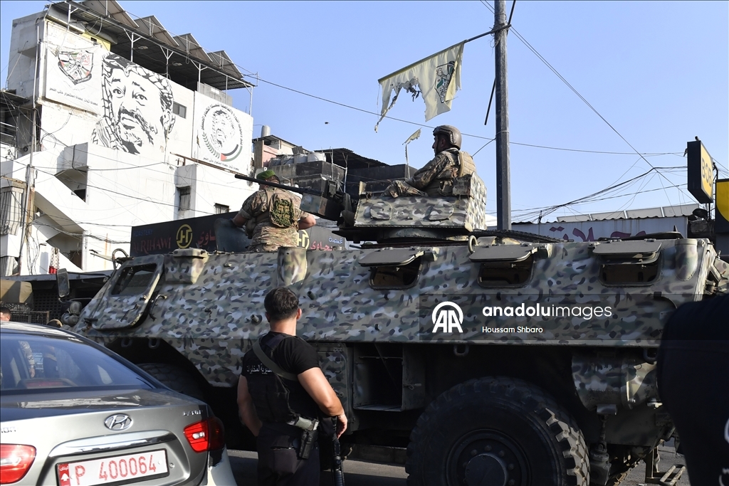 جيش لبنان يبدأ تسلم سلاح الفصائل الفلسطينية في مخيم برج البراجنة