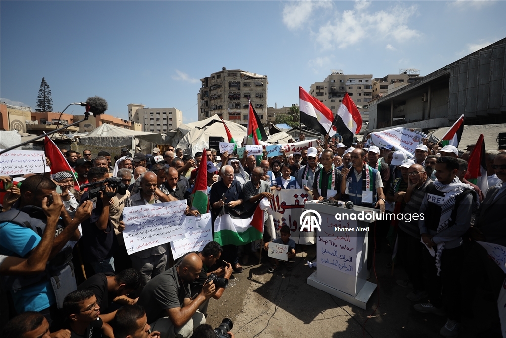 وقفة احتجاجية في غزة تطالب بوقف حرب الإبادة وخطط احتلال المدينة