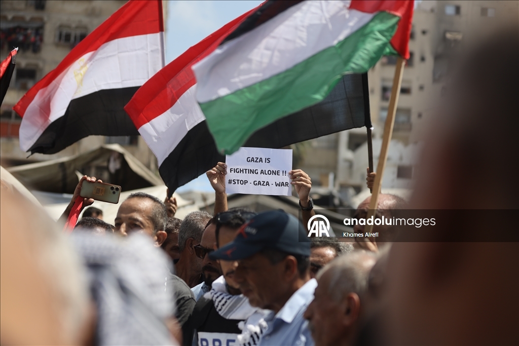 وقفة احتجاجية في غزة تطالب بوقف حرب الإبادة وخطط احتلال المدينة