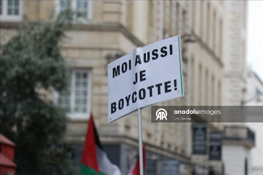 Paris'te İsrail'in Gazze'ye yönelik devam eden saldırıları protesto edildi