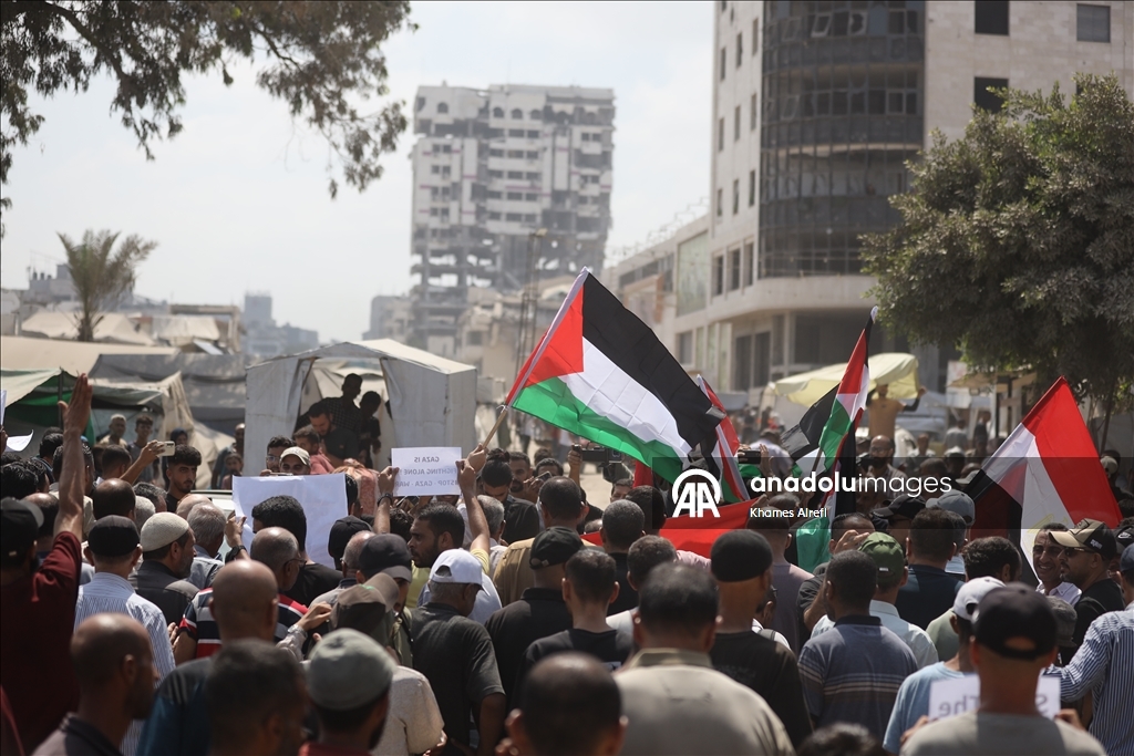 وقفة احتجاجية في غزة تطالب بوقف حرب الإبادة وخطط احتلال المدينة