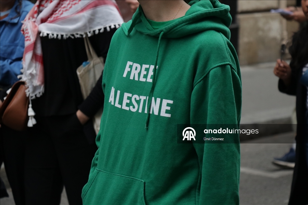 Paris'te İsrail'in Gazze'ye yönelik devam eden saldırıları protesto edildi