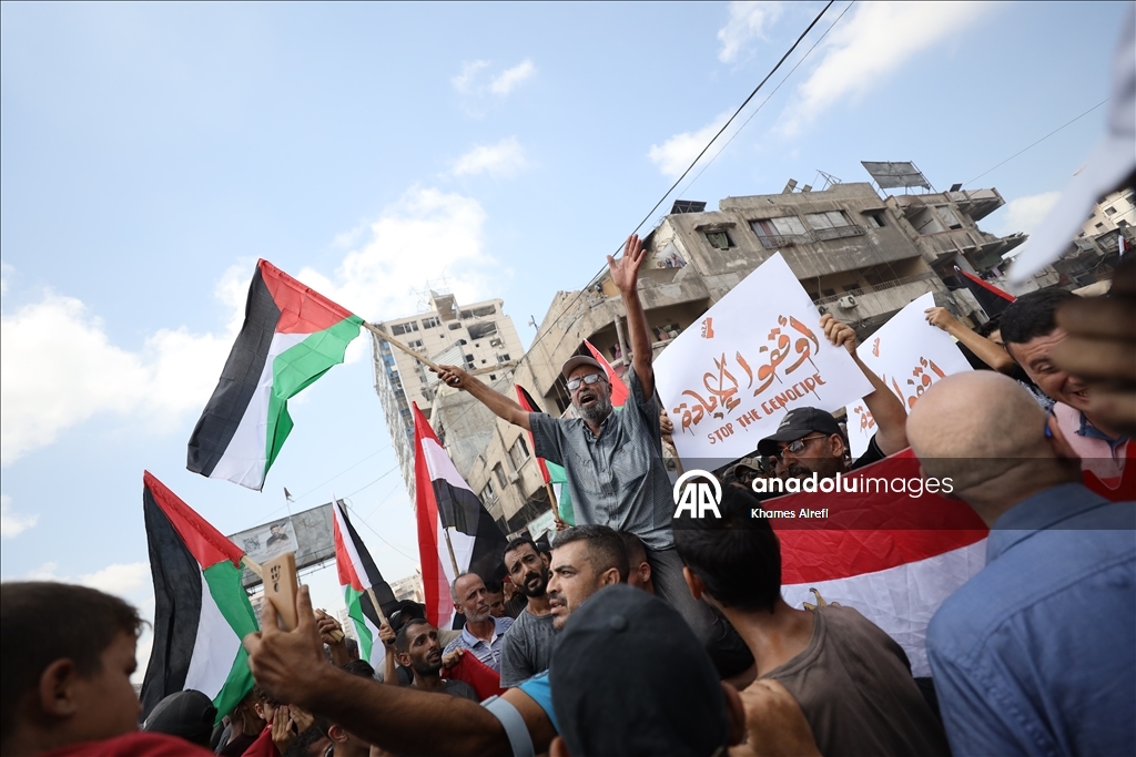 وقفة احتجاجية في غزة تطالب بوقف حرب الإبادة وخطط احتلال المدينة