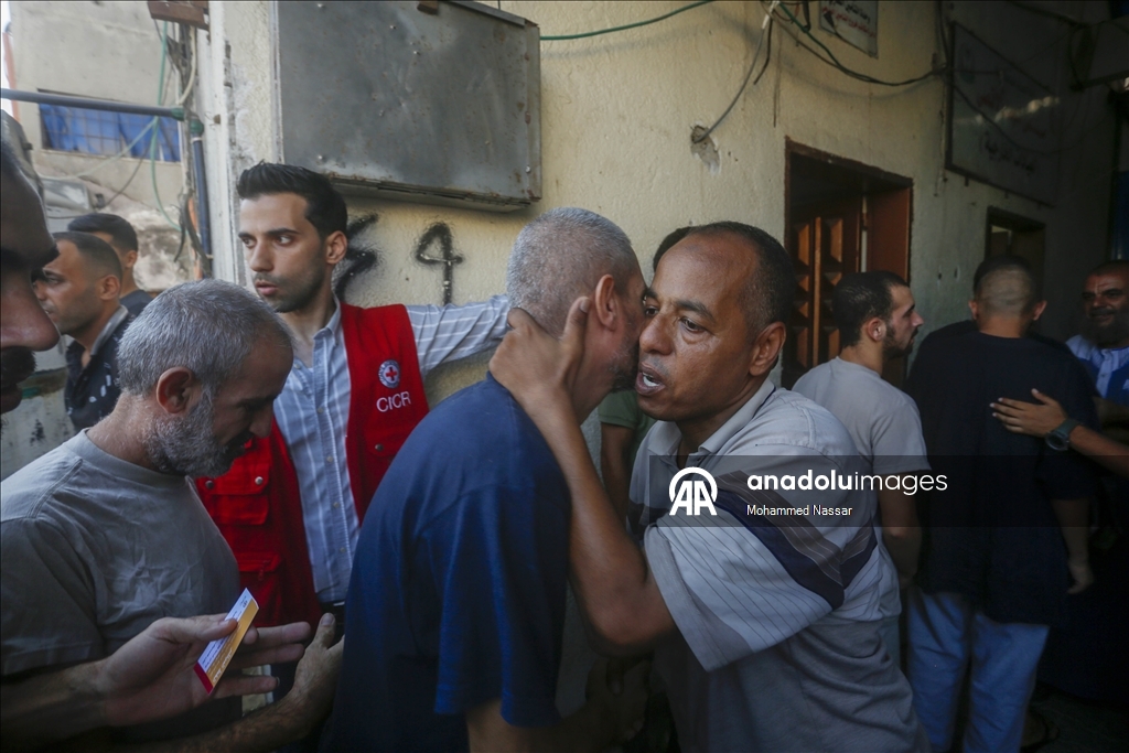 إسرائيل تفرج عن 10 أسرى من غزة بعد اعتقالهم لأشهر بظروف غير إنسانية