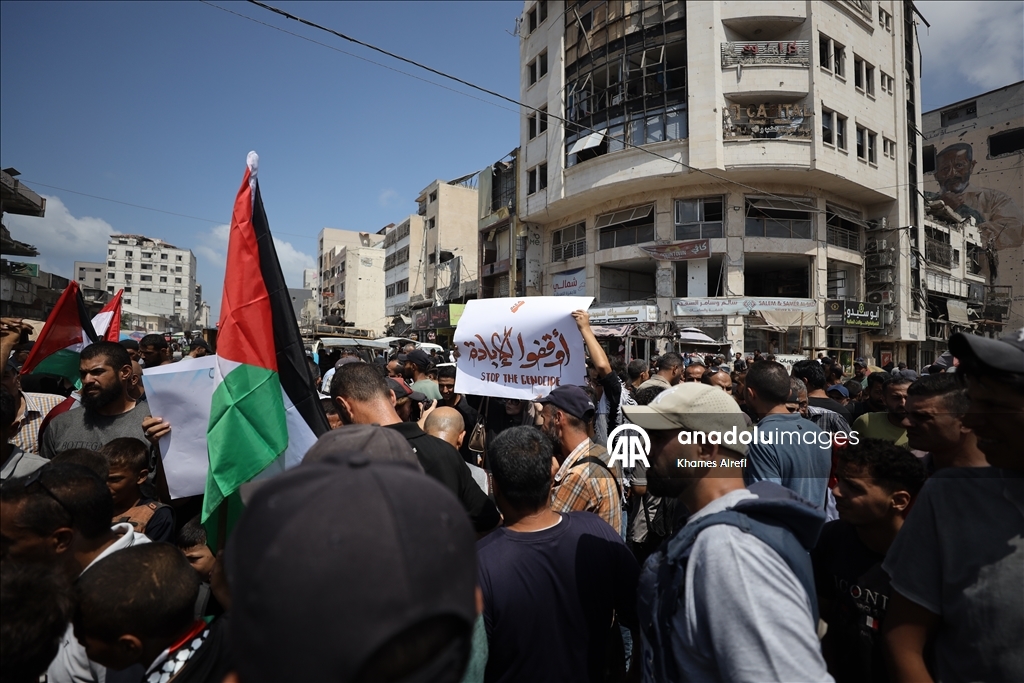 وقفة احتجاجية في غزة تطالب بوقف حرب الإبادة وخطط احتلال المدينة