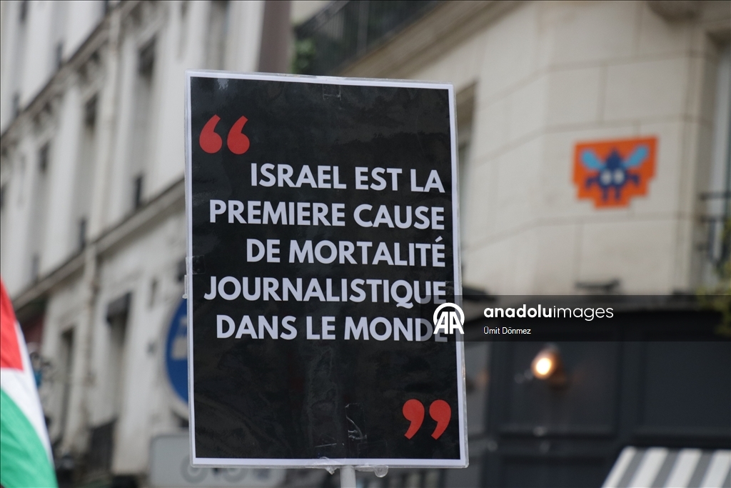 Paris'te İsrail'in Gazze'ye yönelik devam eden saldırıları protesto edildi