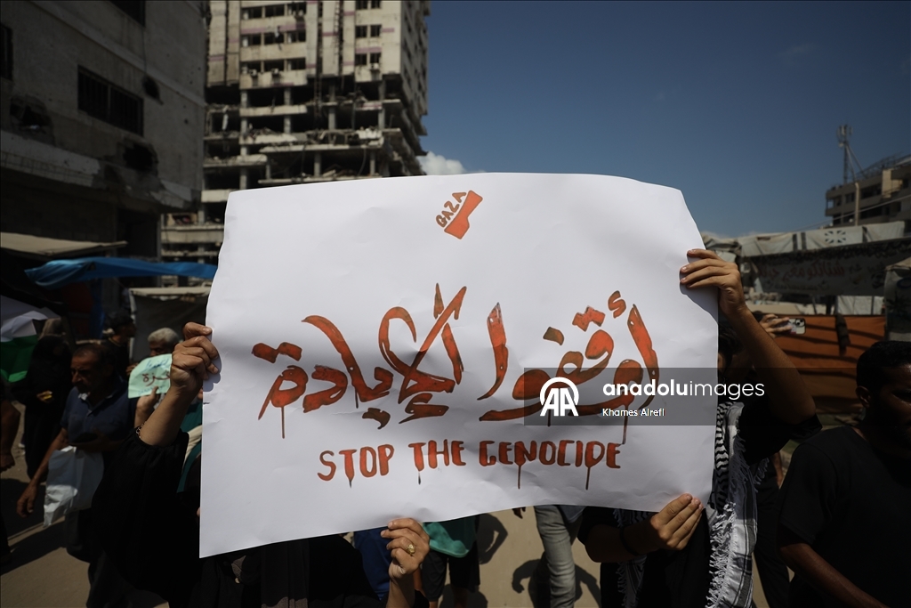 وقفة احتجاجية في غزة تطالب بوقف حرب الإبادة وخطط احتلال المدينة
