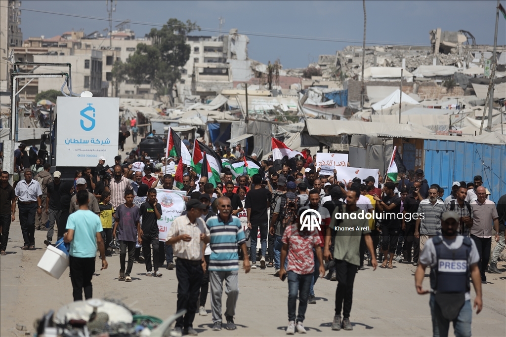 وقفة احتجاجية في غزة تطالب بوقف حرب الإبادة وخطط احتلال المدينة
