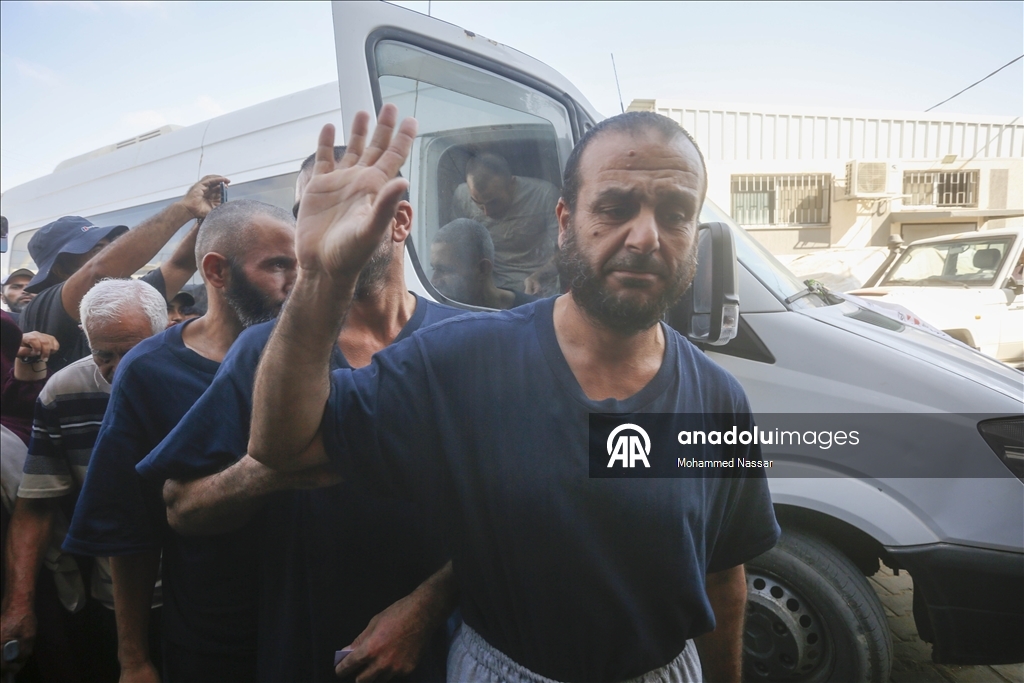 إسرائيل تفرج عن 10 أسرى من غزة بعد اعتقالهم لأشهر بظروف غير إنسانية
