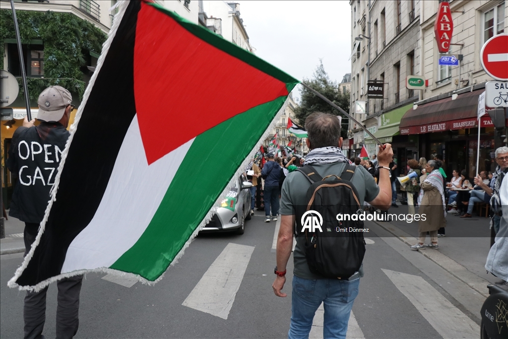 Paris'te İsrail'in Gazze'ye yönelik devam eden saldırıları protesto edildi