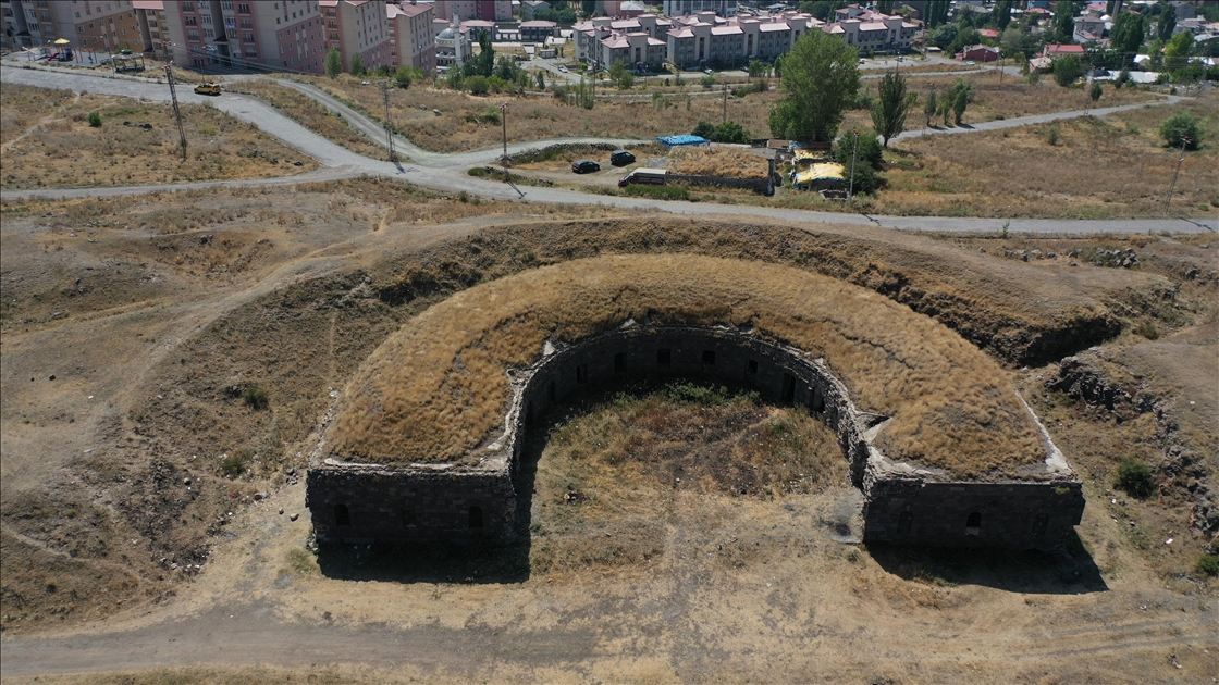 Kars'ta ecdadın vatanı savunduğu tabyalar ihtişamını koruyor