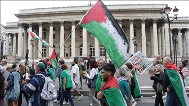 Paris'te İsrail'in Gazze'ye yönelik devam eden saldırıları protesto edildi
