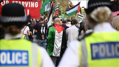 İsrail'in Londra Büyükelçiliği önünde Gazze'deki kıtlık protesto edildi
