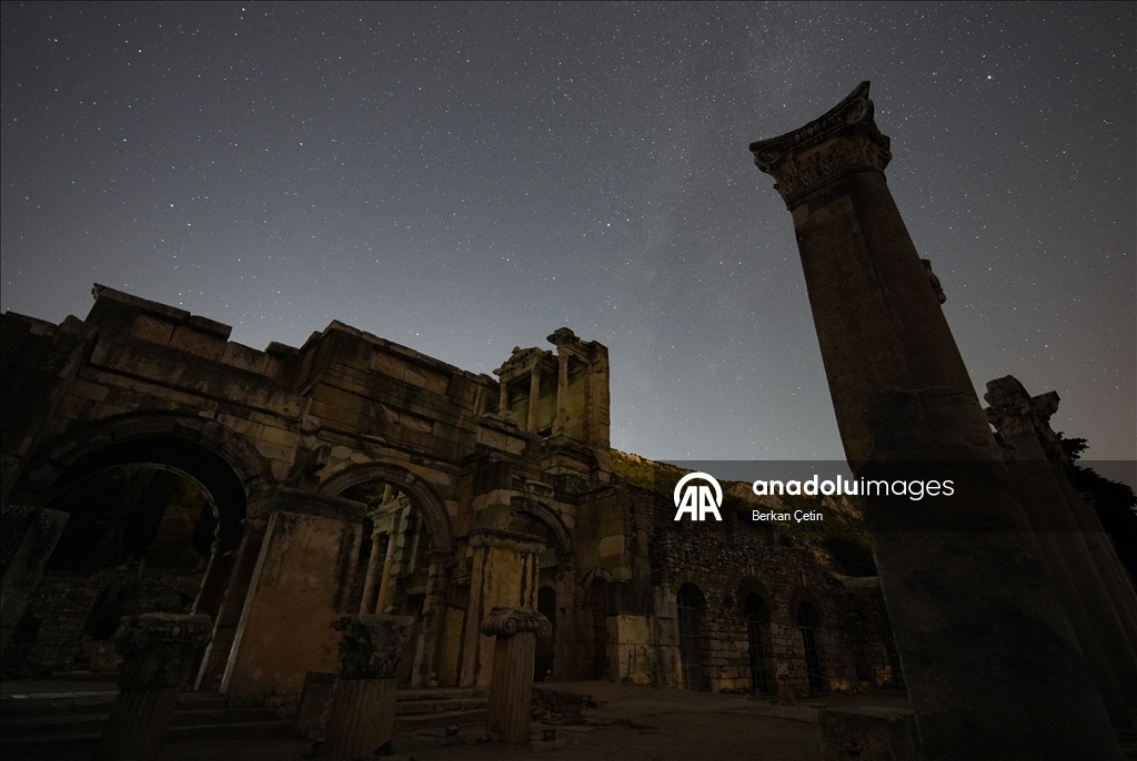 Efes Antik Kenti'nde yıldızlı gece