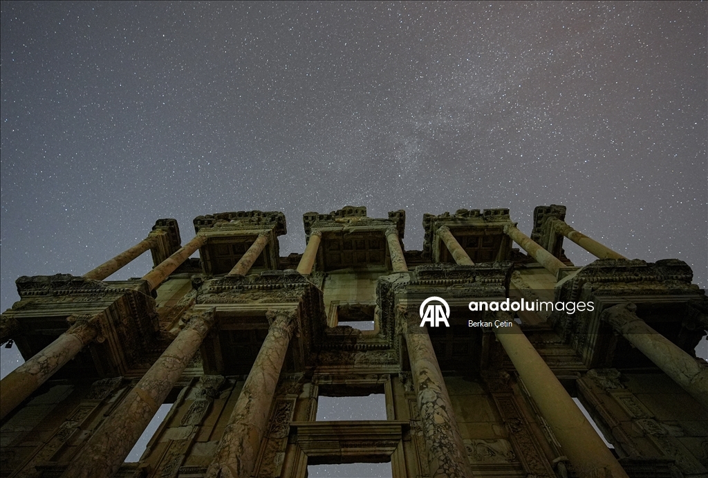 Efes Antik Kenti'nde yıldızlı gece