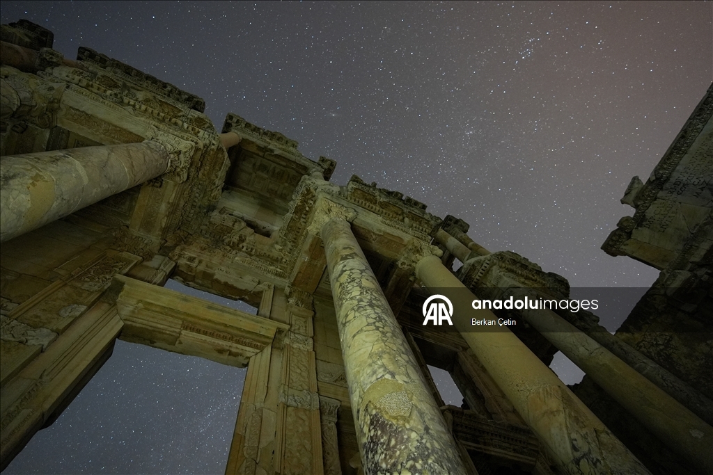Efes Antik Kenti'nde yıldızlı gece