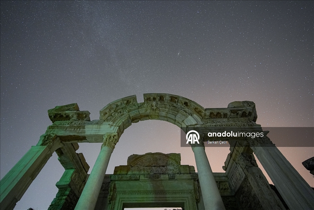 Efes Antik Kenti'nde yıldızlı gece