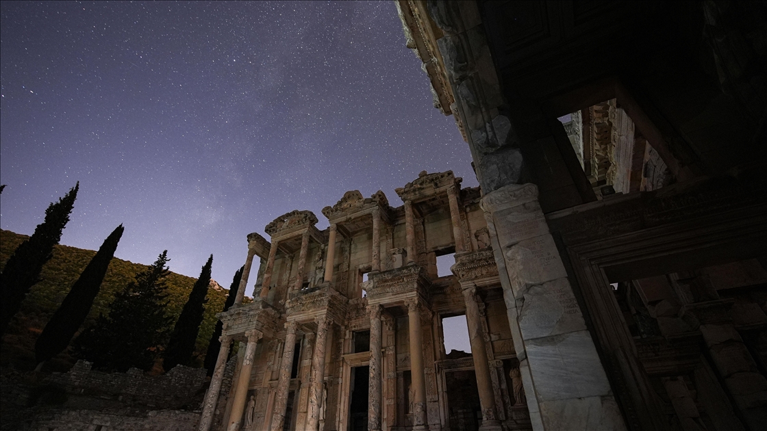 Efes Antik Kenti'nde yıldızlı gece